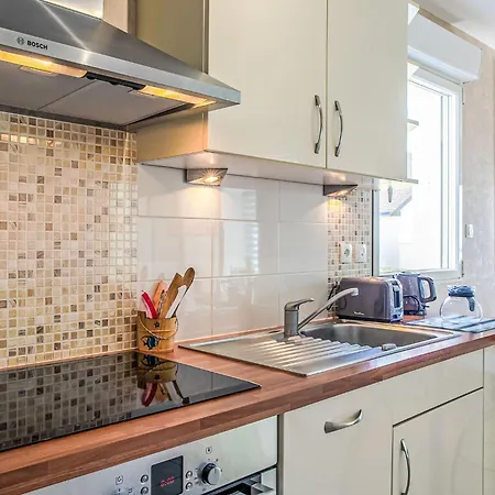 Apartment Entre Port Et Plages By Interhome